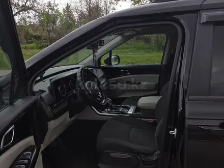Kia Carnival 2023 года за 18 500 000 тг. в Алматы – фото 9