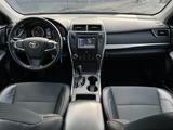 Toyota Camry 2017 годаүшін11 200 000 тг. в Актобе – фото 4