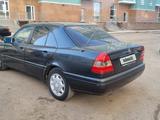 Mercedes-Benz C 180 1994 годаfor2 100 000 тг. в Астана