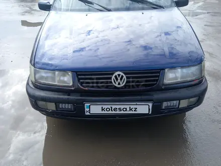 Volkswagen Passat 1995 года за 900 000 тг. в Актобе – фото 2