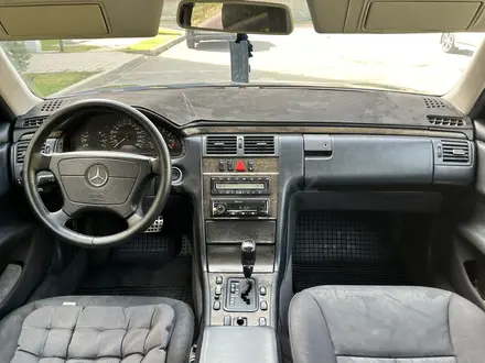 Mercedes-Benz E 320 1998 года за 3 700 000 тг. в Алматы – фото 19