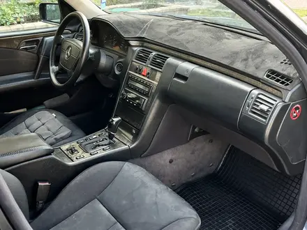 Mercedes-Benz E 320 1998 года за 3 700 000 тг. в Алматы – фото 18