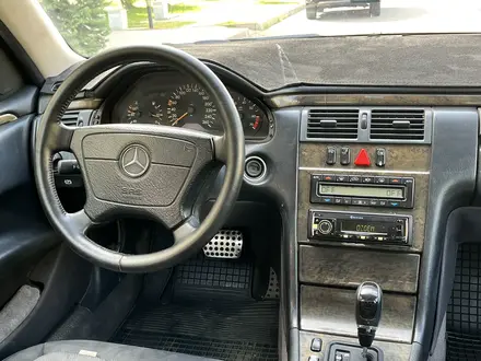 Mercedes-Benz E 320 1998 года за 3 700 000 тг. в Алматы – фото 20