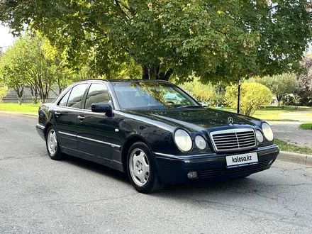 Mercedes-Benz E 320 1998 года за 3 700 000 тг. в Алматы