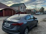 Hyundai Accent 2021 года за 8 600 000 тг. в Актобе – фото 2