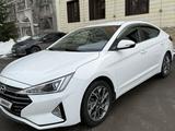 Hyundai Elantra 2019 годаfor8 900 000 тг. в Алматы – фото 2