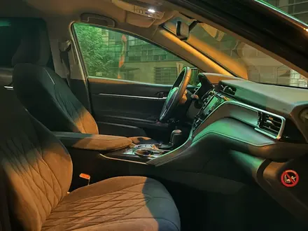 Toyota Camry 2020 года за 12 950 000 тг. в Алматы – фото 5