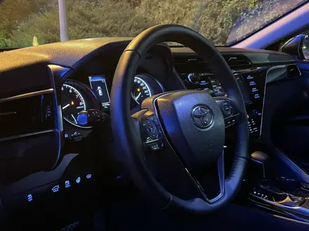 Toyota Camry 2020 года за 12 950 000 тг. в Алматы – фото 7