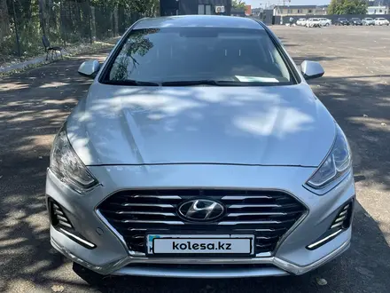 Hyundai Sonata 2019 года за 6 217 000 тг. в Алматы – фото 2