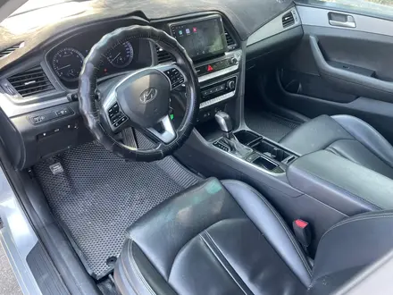 Hyundai Sonata 2019 года за 6 217 000 тг. в Алматы – фото 10