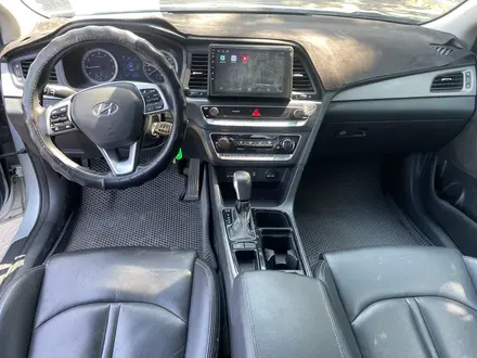 Hyundai Sonata 2019 года за 6 217 000 тг. в Алматы – фото 9