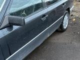 Mercedes-Benz E 220 1994 годаүшін2 300 000 тг. в Караганда – фото 2