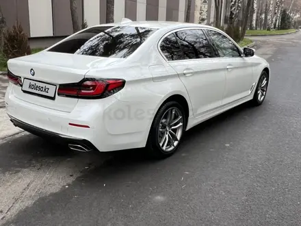 BMW 520 2023 года за 21 500 000 тг. в Алматы – фото 15