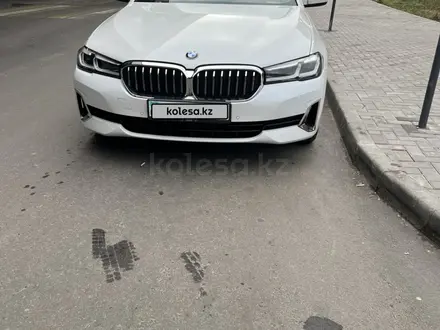 BMW 520 2023 года за 21 500 000 тг. в Алматы – фото 16