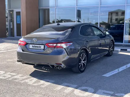 Toyota Camry 2019 года за 9 850 000 тг. в Актау – фото 5