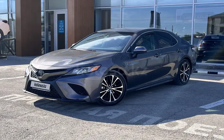 Toyota Camry 2019 года за 9 850 000 тг. в Актау