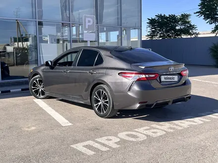 Toyota Camry 2019 года за 9 850 000 тг. в Актау – фото 2