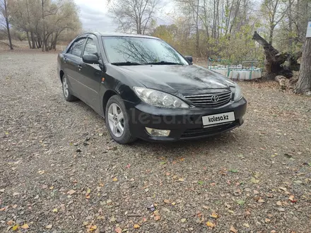 Toyota Camry 2004 года за 3 800 000 тг. в Актобе – фото 2