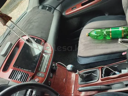 Toyota Camry 2004 года за 3 800 000 тг. в Актобе – фото 8