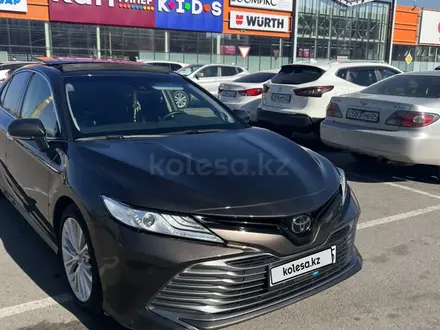 Toyota Camry 2020 года за 18 000 000 тг. в Алматы