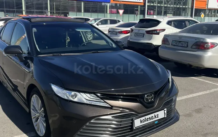 Toyota Camry 2020 года за 18 000 000 тг. в Алматы
