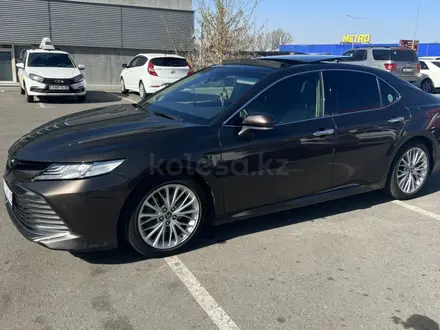 Toyota Camry 2020 года за 18 000 000 тг. в Алматы – фото 2