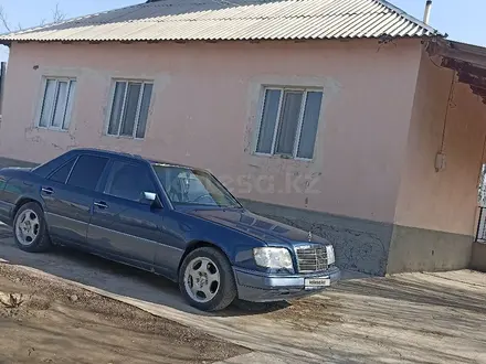 Mercedes-Benz E 300 1994 года за 3 000 000 тг. в Жетысай – фото 4