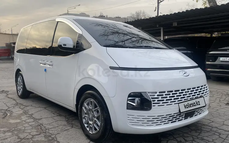 Hyundai Staria 2022 года за 19 200 000 тг. в Алматы