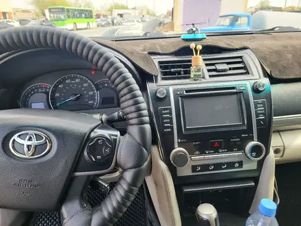 Toyota Camry 2014 года за 7 200 000 тг. в Семей – фото 14