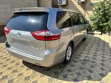 Toyota Sienna 2017 года за 14 800 000 тг. в Актау – фото 4