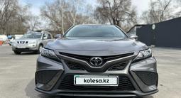 Toyota Camry 2021 года за 14 900 000 тг. в Алматы