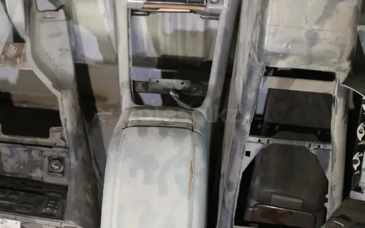 Подлокотник центральный консол на VAG за 10 000 тг. в Алматы