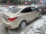 Hyundai Solaris 2012 года за 4 550 000 тг. в Уральск – фото 2