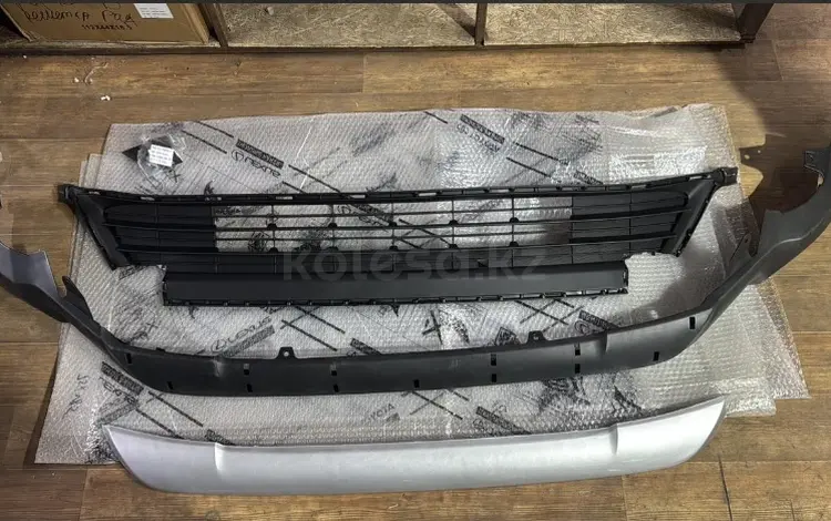 Губа низ и решетка в бампер за 100 тг. в Алматы