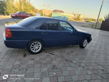 Mercedes-Benz C 180 1993 года за 2 000 000 тг. в Уральск – фото 4