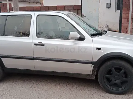 Volkswagen Golf 1994 года за 1 400 000 тг. в Есик – фото 2