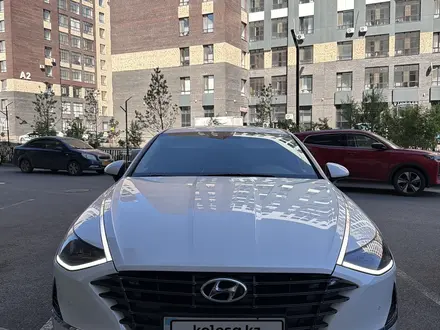 Hyundai Sonata 2022 года за 9 600 000 тг. в Астана – фото 2