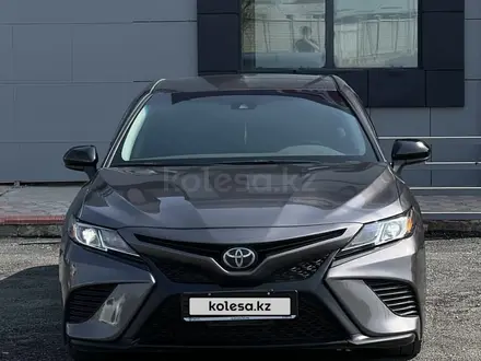 Toyota Camry 2020 года за 13 200 000 тг. в Шымкент