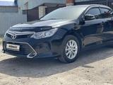 Toyota Camry 2015 года за 10 500 000 тг. в Уральск – фото 3