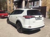 Toyota RAV4 2017 года за 12 950 000 тг. в Караганда – фото 4