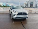 Toyota Highlander 2023 года за 34 000 000 тг. в Астана – фото 2