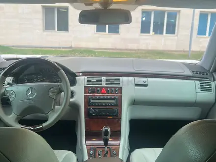 Mercedes-Benz E 320 2000 года за 4 100 000 тг. в Астана – фото 6