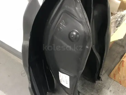 Подкрыльники на Toyota Camry за 7 000 тг. в Алматы – фото 2