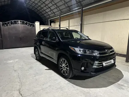 Toyota Highlander 2018 года за 19 500 000 тг. в Шымкент – фото 2