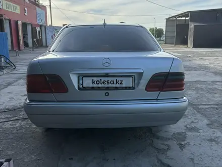 Mercedes-Benz E 240 1997 года за 2 800 000 тг. в Кызылорда – фото 9