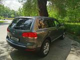 Volkswagen Touareg 2005 года за 3 700 000 тг. в Алматы – фото 3