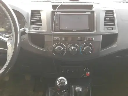 Toyota Hilux 2014 года за 9 100 000 тг. в Уральск – фото 6