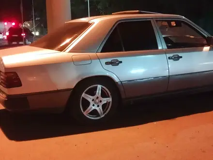 Mercedes-Benz E 230 1992 года за 1 500 000 тг. в Алматы – фото 17