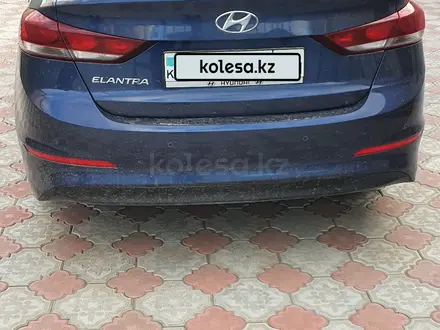 Hyundai Elantra 2017 года за 8 000 000 тг. в Актобе – фото 4