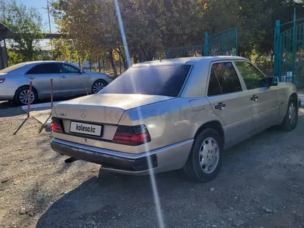 Mercedes-Benz E 200 1993 года за 1 700 000 тг. в Кызылорда – фото 3